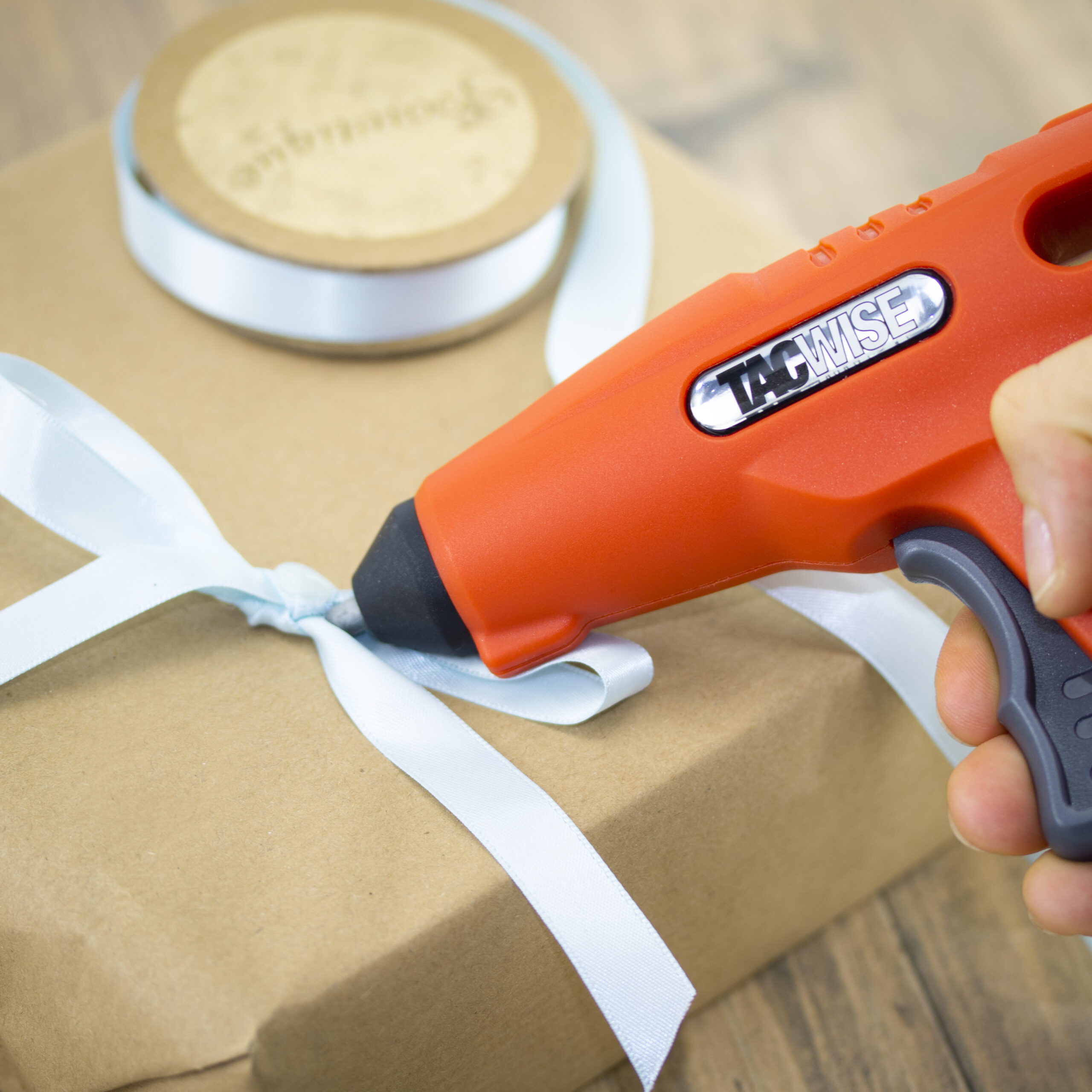 H4-7 Cordless 4V Hot Glue Gun with 30 Glue Sticks – Image 4