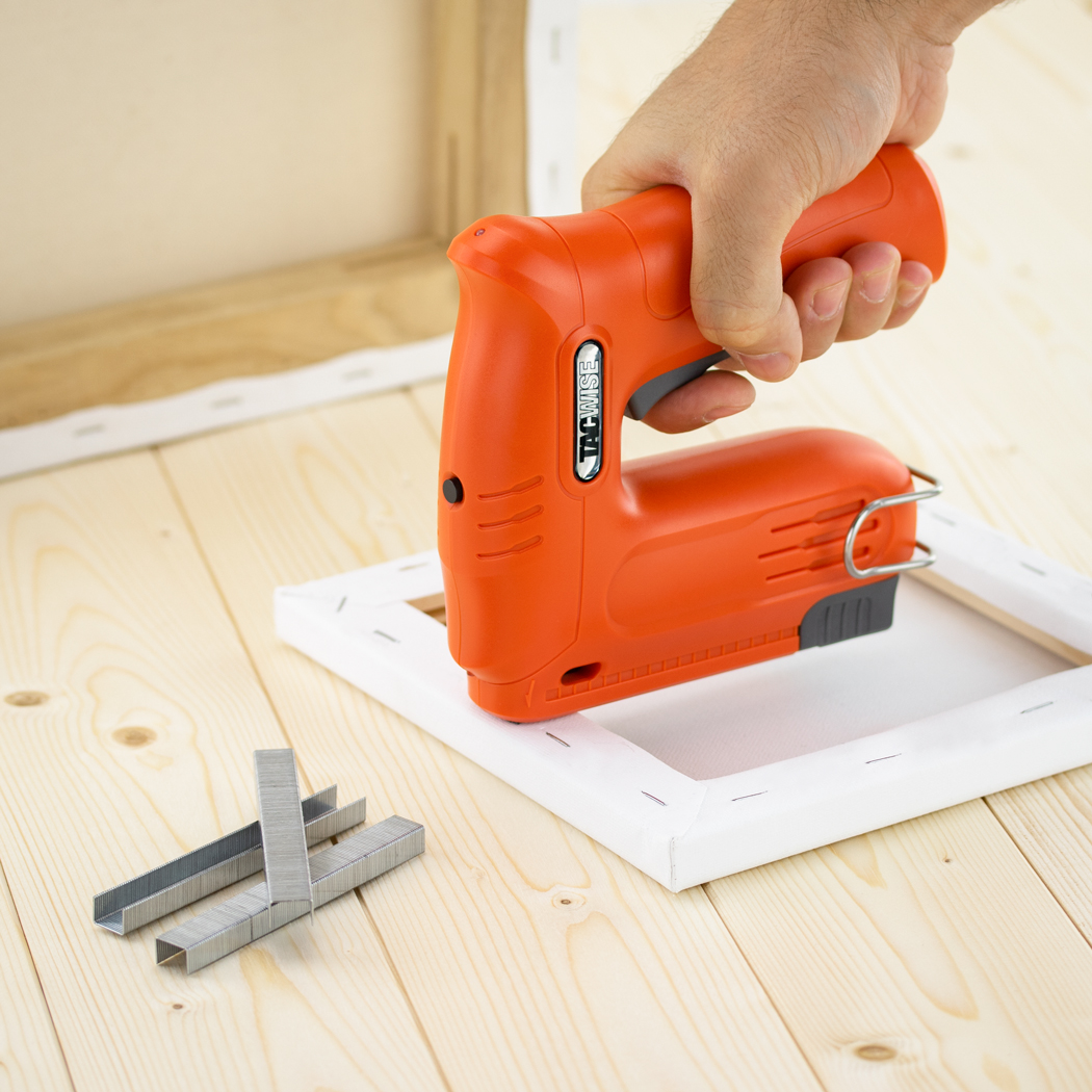 Hobby 53-13EL Cordless 4V Staple/Nail Gun with 6000 Staples and Storage Bag – Image 3