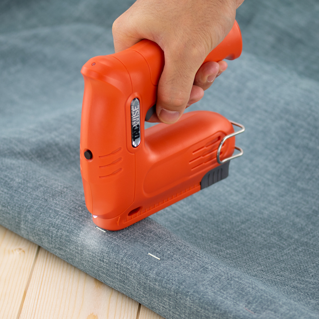 Hobby 53-13EL Cordless 4V Staple/Nail Gun with 6000 Staples and Storage Bag – Image 4